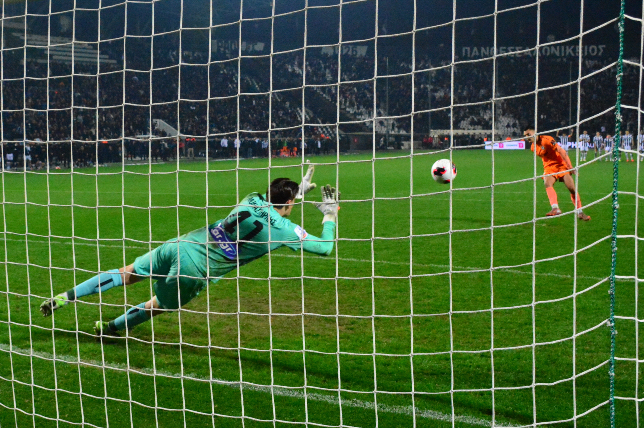 Η στιγμή της μεγάλης απόκρουσης του Μοναστηρλή που ολοκλήρωσε το ονειρικό του ντεμπούτο με τον ΠΑΟΚ (video)