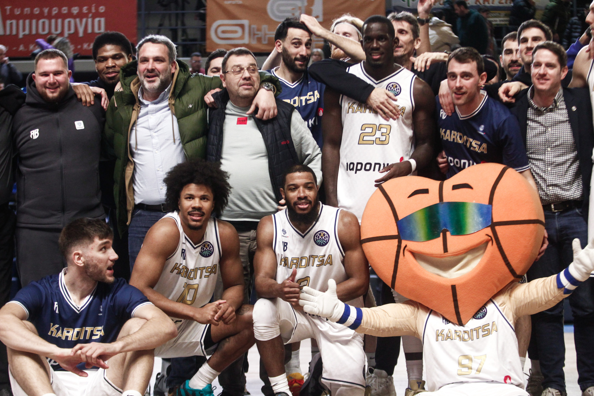 Έστησαν... πάρτι στην Καρδίτσα για την ιστορική πρόκριση στους «16» του BCL