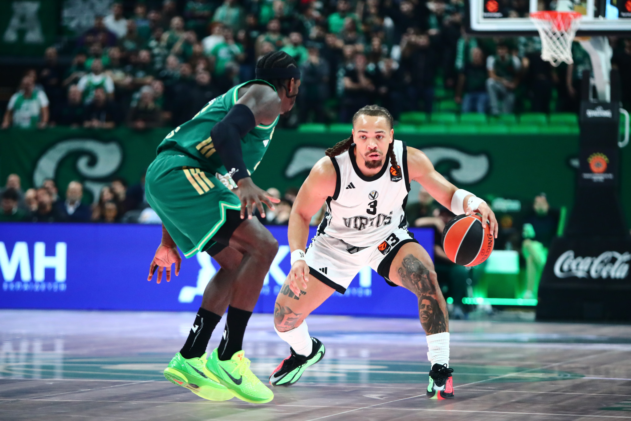 Unlimited range: Ο Έντουαρντς σηκώθηκε σχεδόν από το κέντρο κι έβαλε εντυπωσιακό τρίποντο (video)