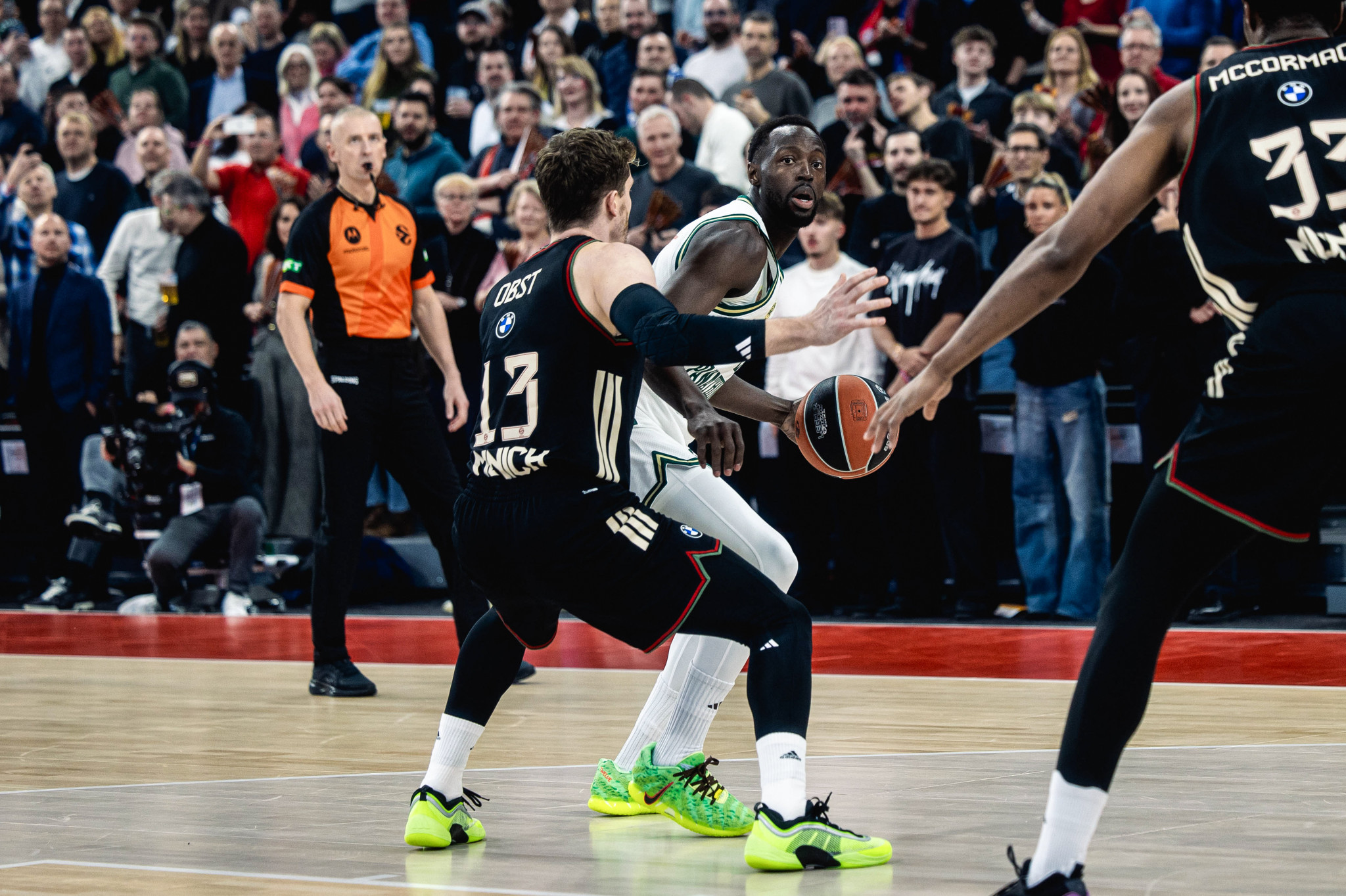 Ο Γκραντ έγινε... μόνος του αλλαγή - Αποχώρησε μετά την πτώση του στο παρκέ