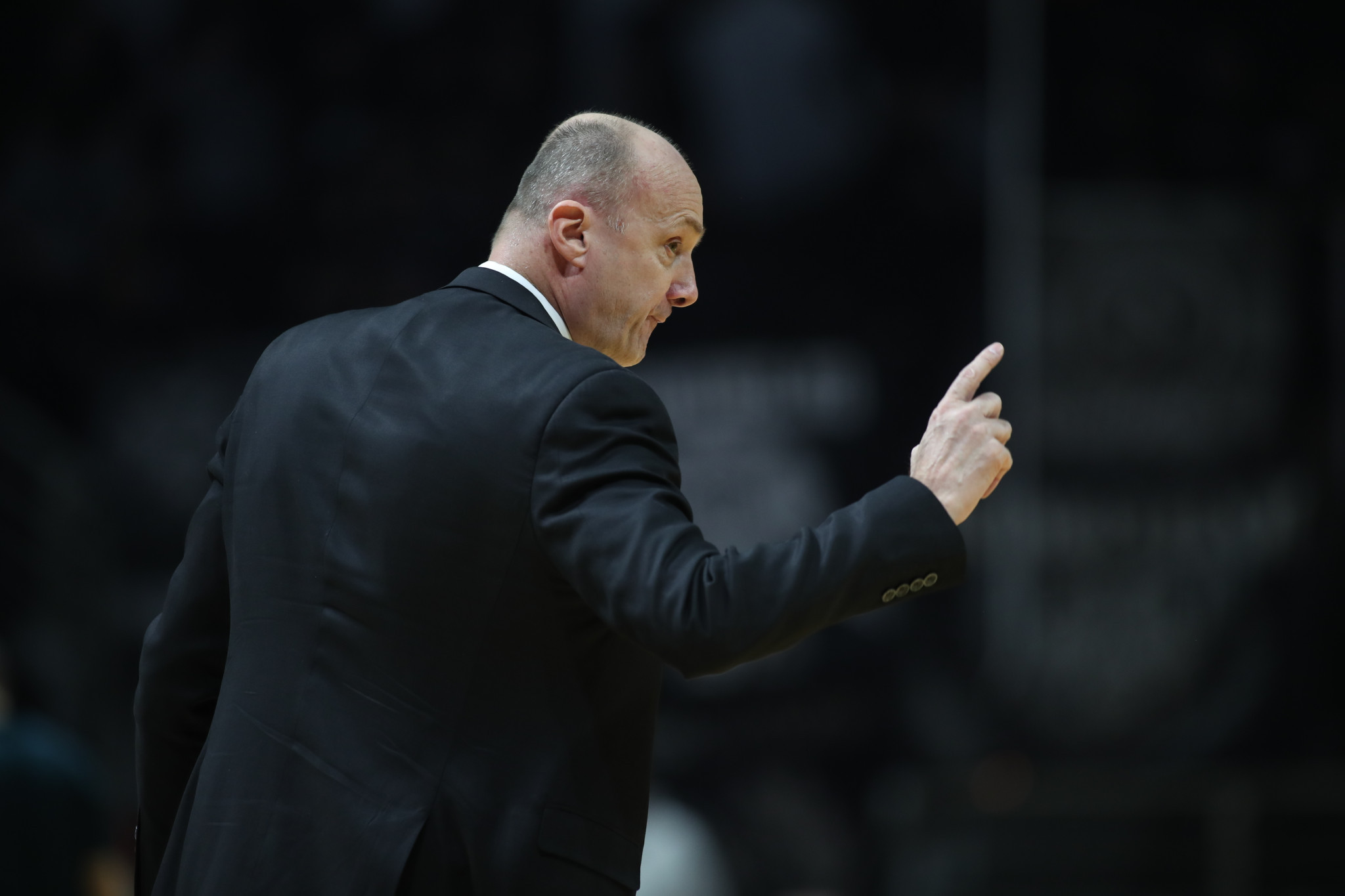 Έξαλλος ο Ζντοβτς, πήρε δύο τεχνικές ποινές μέσα σε μερικά λεπτά κι αποβλήθηκε! (video)