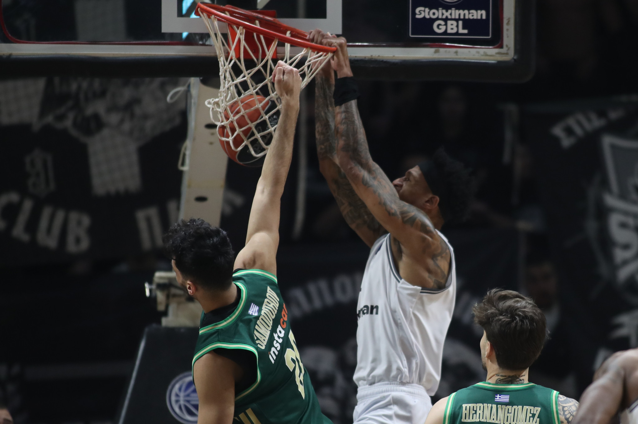 Το poster κάρφωμα του Μέλβιν στον Σαμοντούροφ (video)