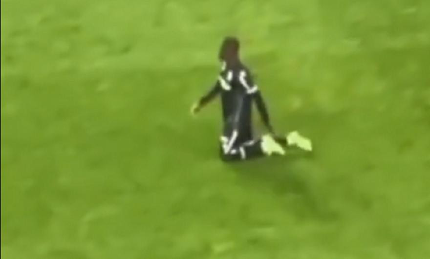 Παίκτης της Γκιμαράες διέσχισε το γήπεδο γονατιστός μετά την κατάκτηση του Λιγκ Καπ! (video)