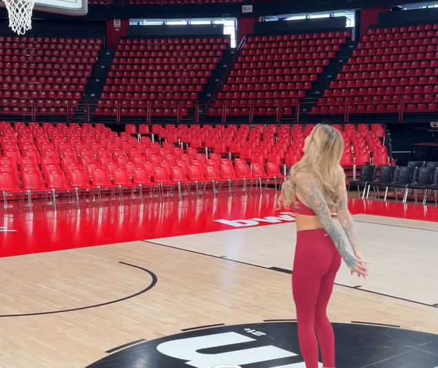 Η Μπέριλ έκανε σουτάκια στο ΣΕΦ και... δέχθηκε την «κριτική» του Μπαρτζώκα (video)