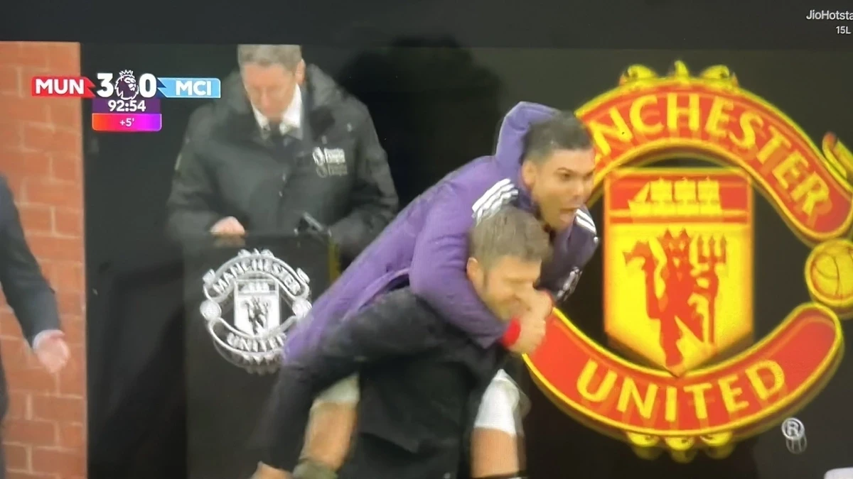 Το highlight του ντέρμπι: Ο Κασεμίρο όρμησε στον Κάρικ για γκολ της Μάντσεστερ Γιουνάιτεντ που ακυρώθηκε (video)