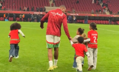 Ο «χαζομπαμπάς» Ελ Κααμπί πανηγύρισε την πρόκριση του Μαρόκου με τα παιδιά του (video)