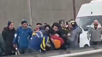 Απίστευτο σκηνικό βίας: Ομάδα οπαδών της Φενέρμπαχτσε ξυλοκόπησαν φίλο της Γαλατασαράι (videos)