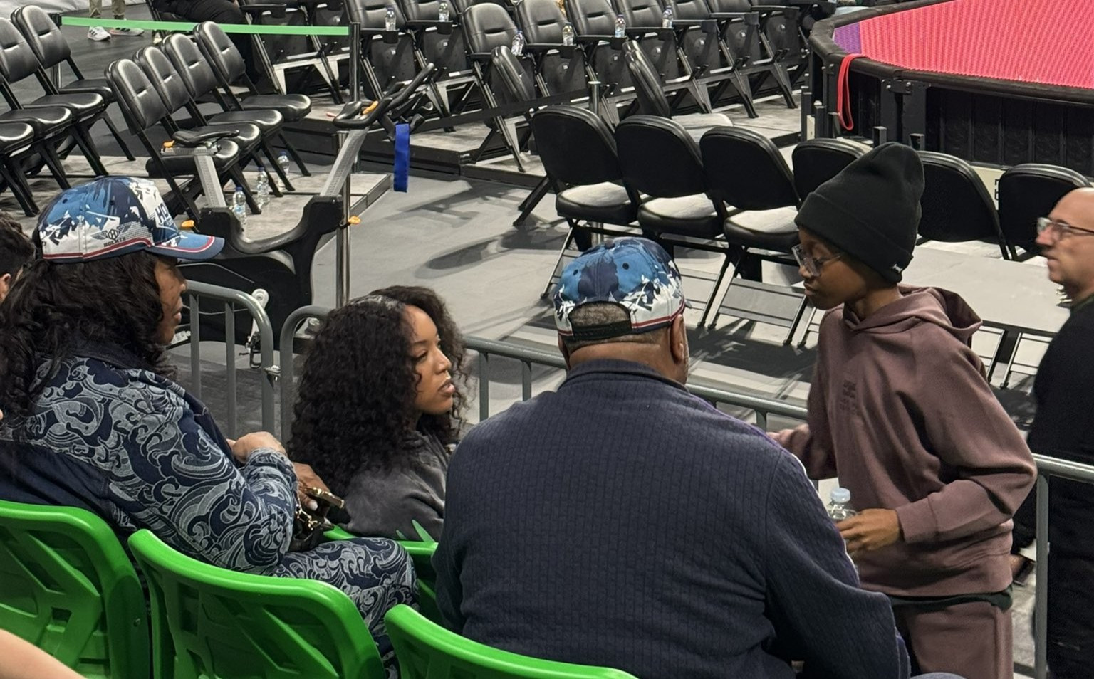 Η οικογένεια του Χολμς στο «T-Center» για το Παναθηναϊκός - Μιλάνο!