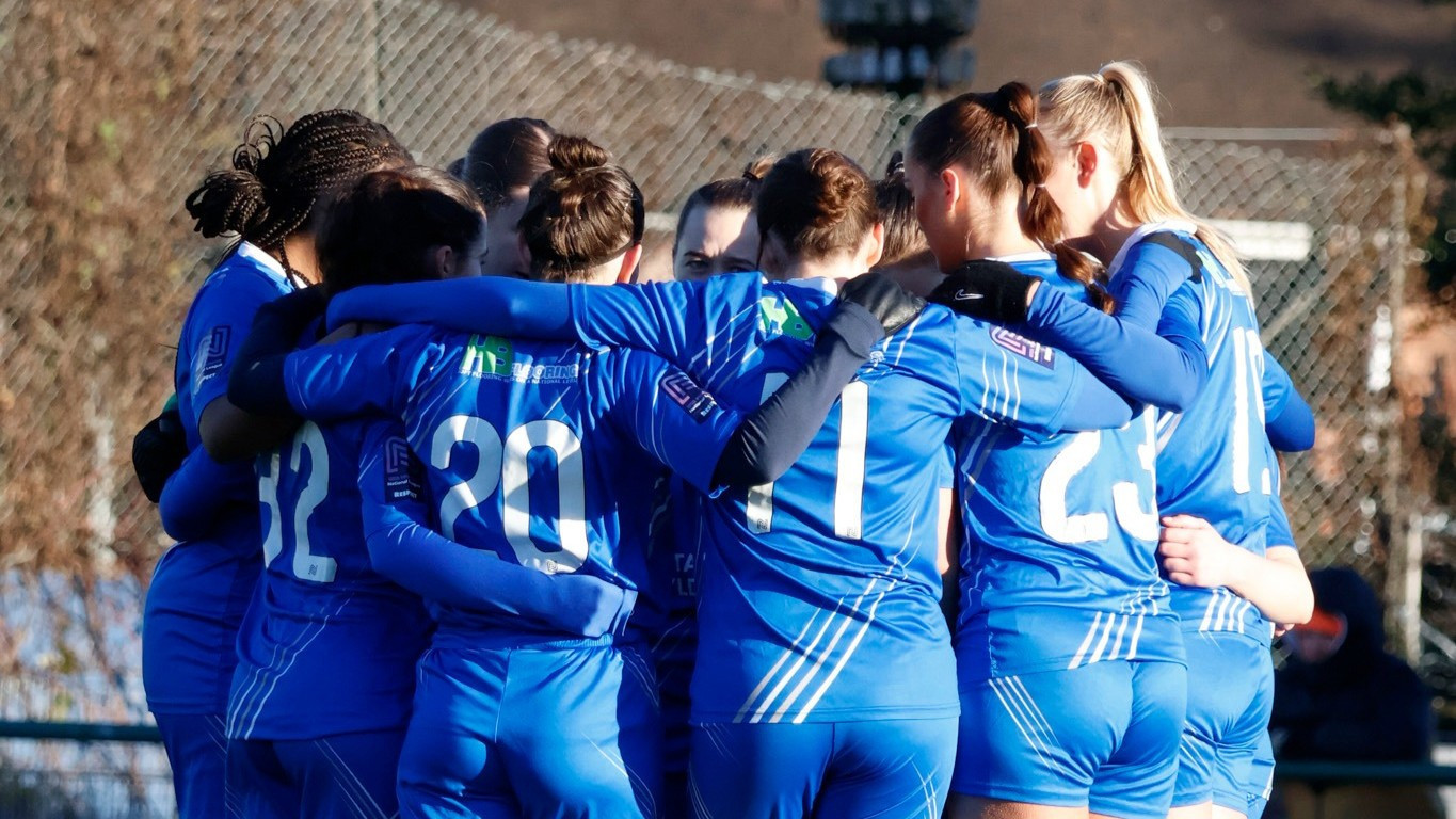 Προπονητής αποκλείστηκε γιατί έστελνε γυμνές φωτογραφίες στις παίκτριες του!