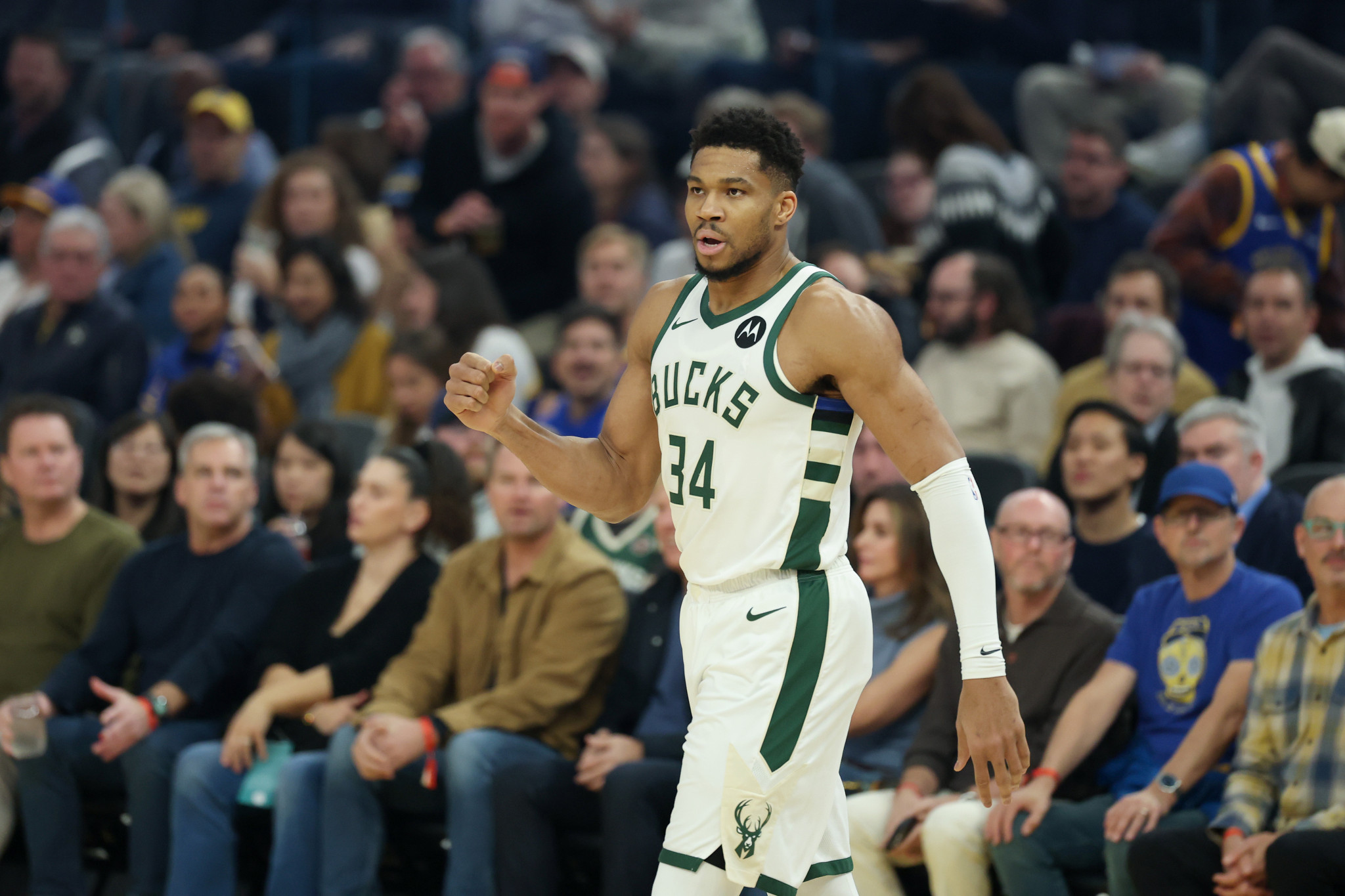 Οι Μπακς πέρασαν από το Λος Άντζελες με σπουδαίο Γιάννη