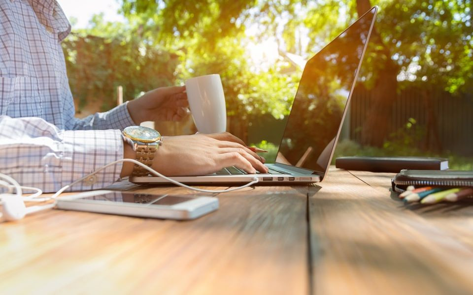 Τεχνολογία για hybrid εργασία: Πώς στήνεις ένα ευέλικτο και αποδοτικό μοντέλο