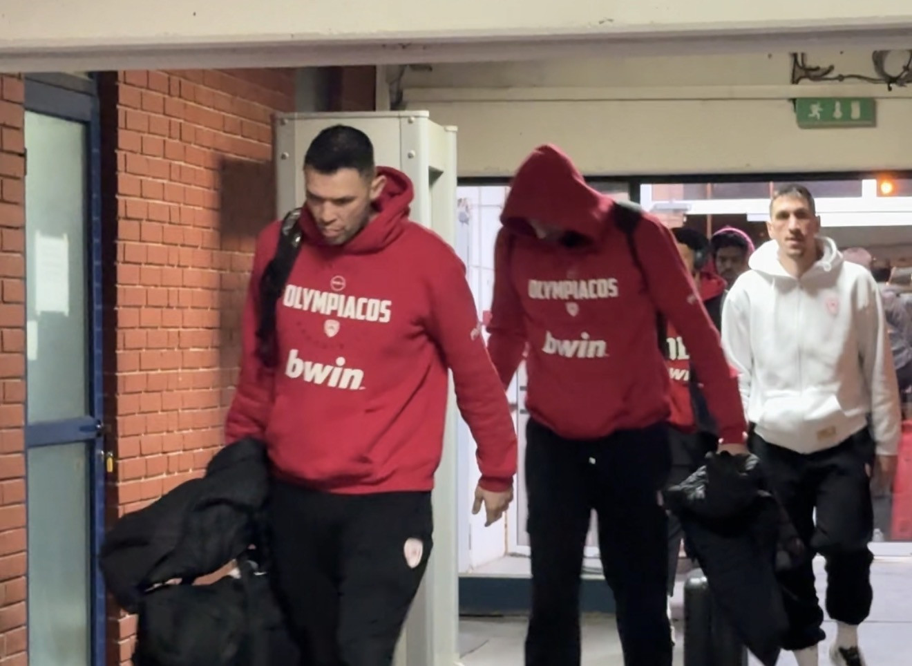 Η άφιξη του Ολυμπιακού στη Χάλα Πιονίρ: Το video του Athletiko