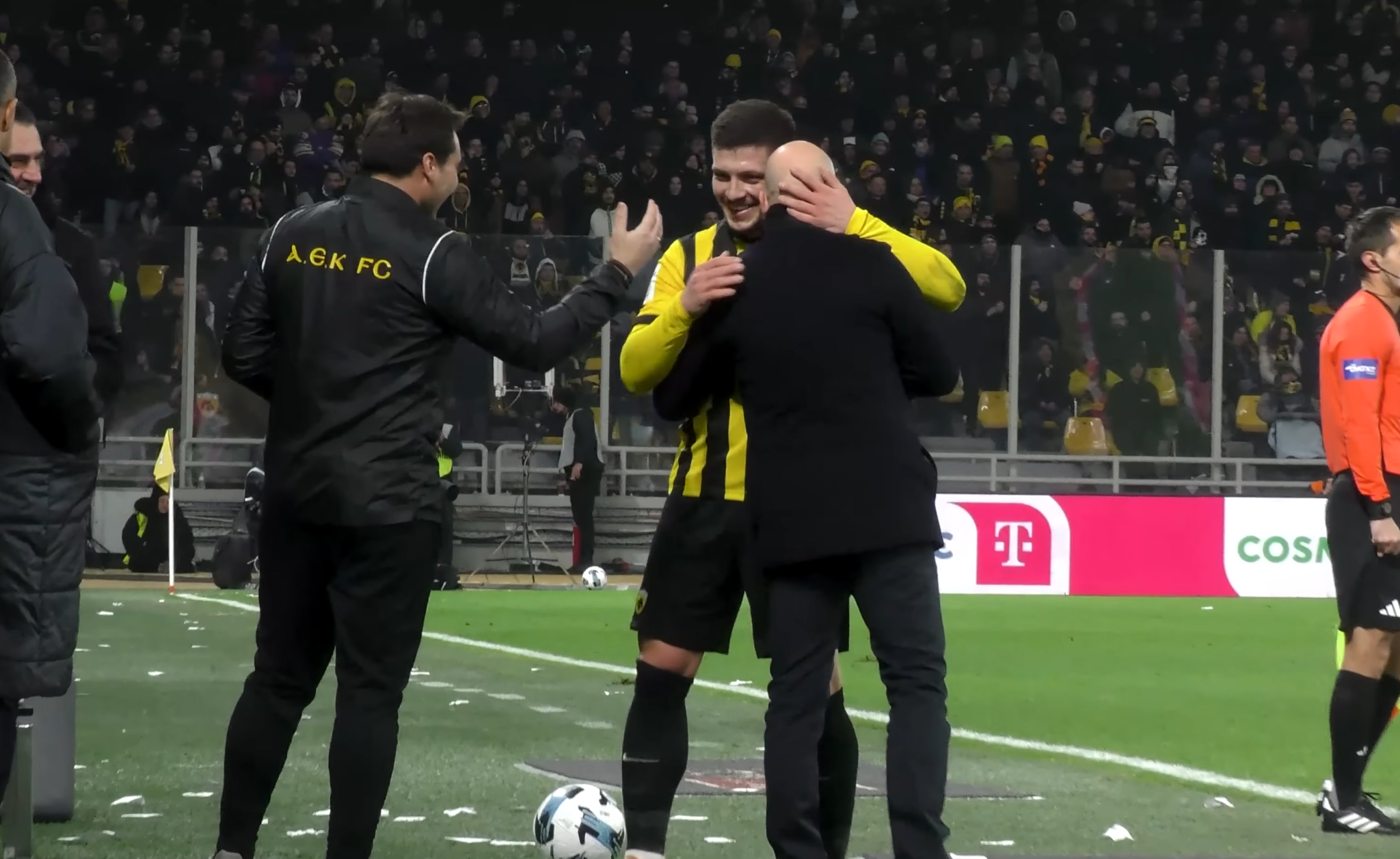 Το «καρέ» του Γιόβιτς, η αποθέωση από τον κόσμο και ο πανευτυχής Ηλιόπουλος μετά το 4-0 επί του Παναθηναϊκού (video)