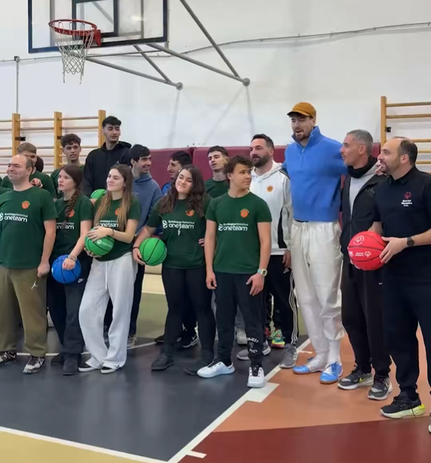 Χουάντσο και Σαμοντούροφ προπονήθηκαν με τα παιδιά του προγράμματος One Team