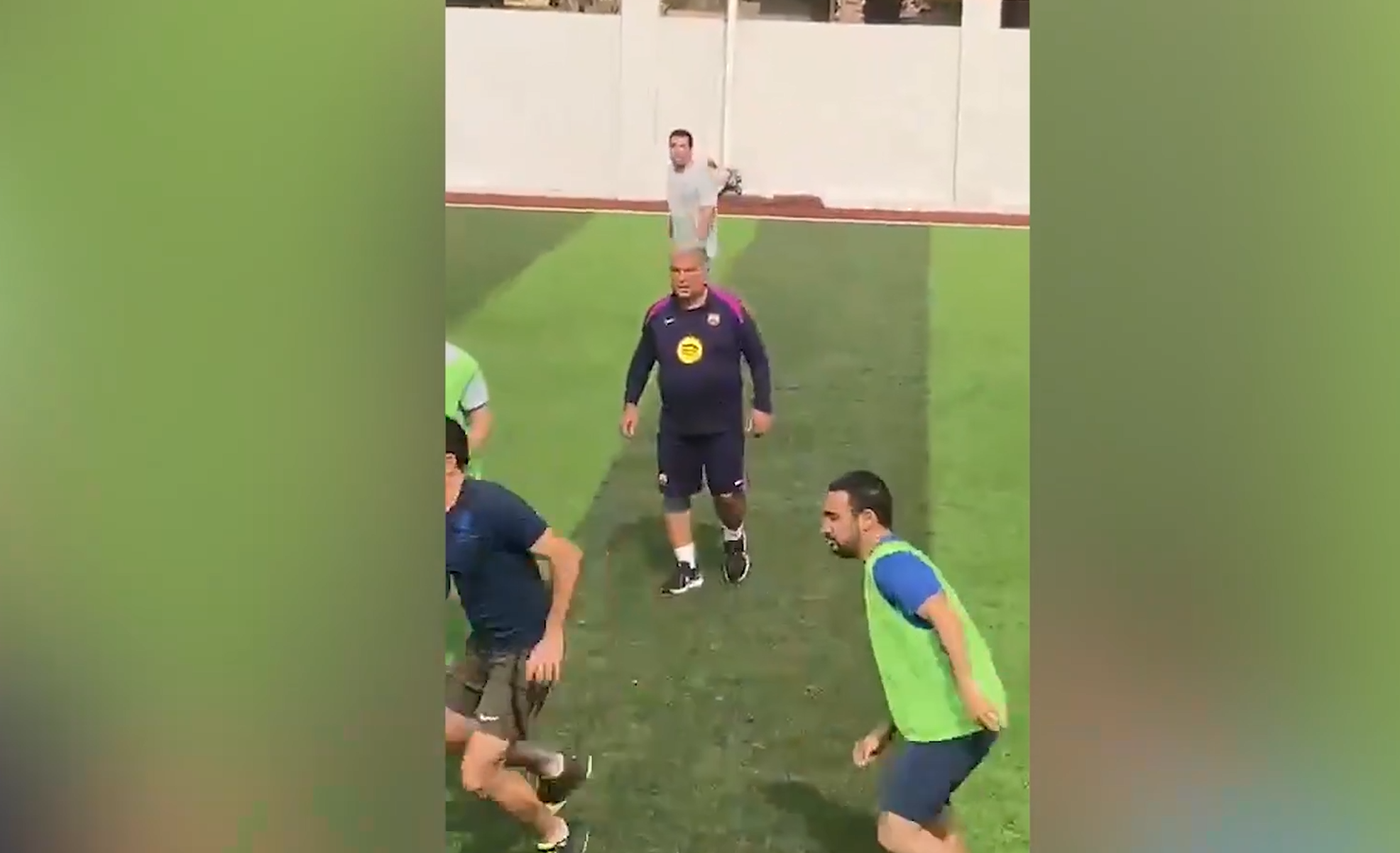 Ο Λαπόρτα έβαλε εξάταπα, έπαιξε μπάλα και έγινε viral (video)