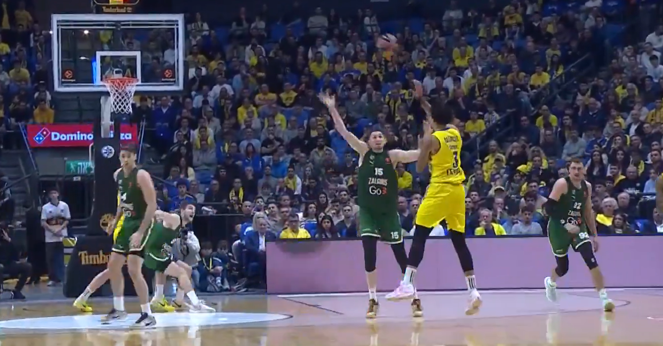 Πήγε για λόμπα και έβαλε... τρίποντο: Το αλλόκοτο καλάθι του Σάντος για τη Μακάμπι (video)