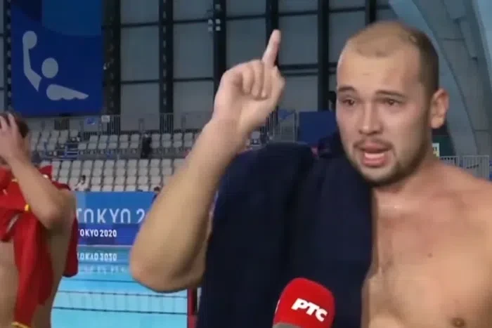 Σέρβος πολίστας ξέσπασε με δάκρυα στα μάτια κατά Έλληνα διαιτητή: «Υπάρχει Θεός και βλέπει!» (video)