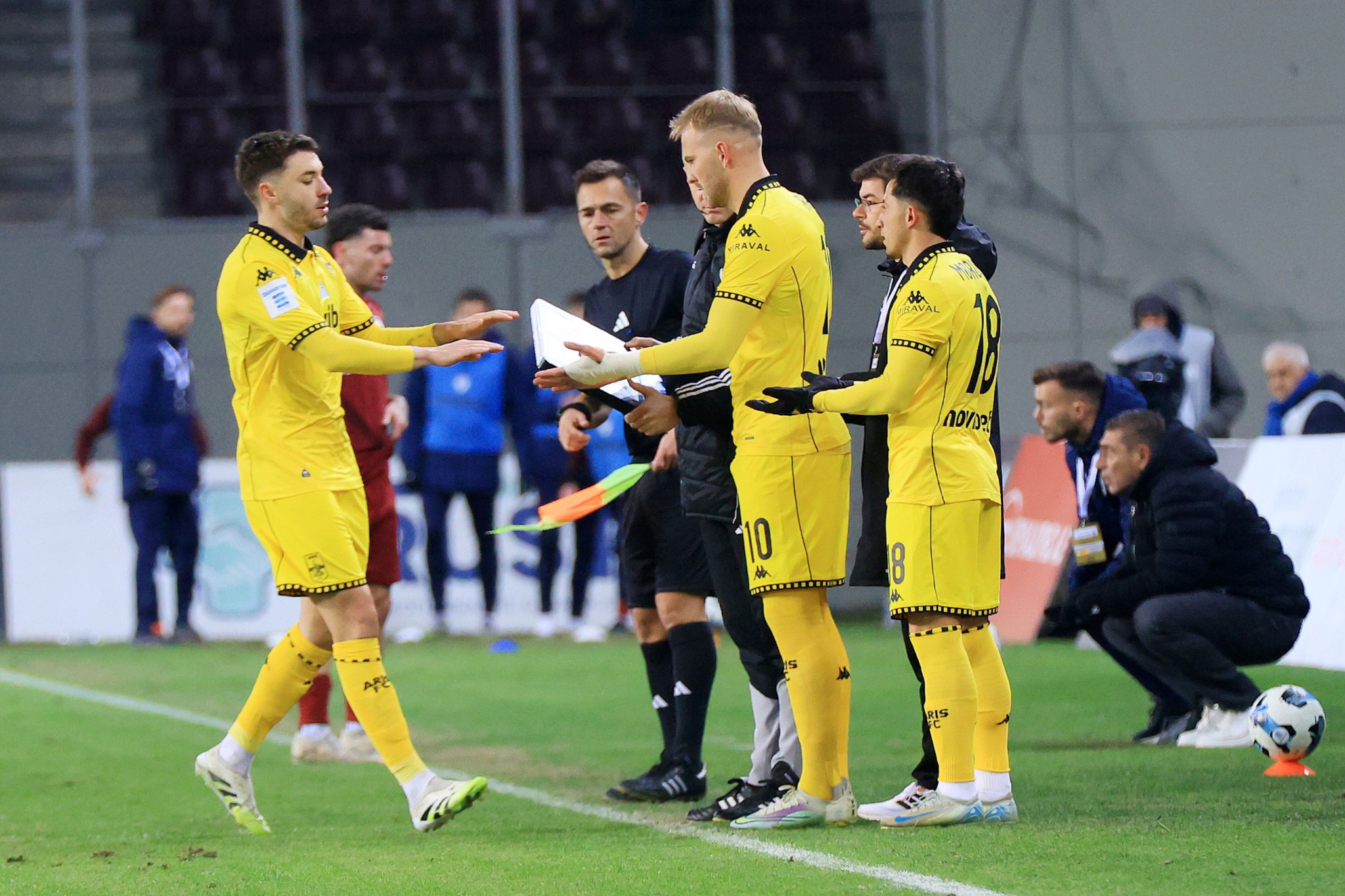 Ο Λορέν Μορόν έφυγε κατευθείαν για τα αποδυτήρια μετά την αλλαγή του (video)