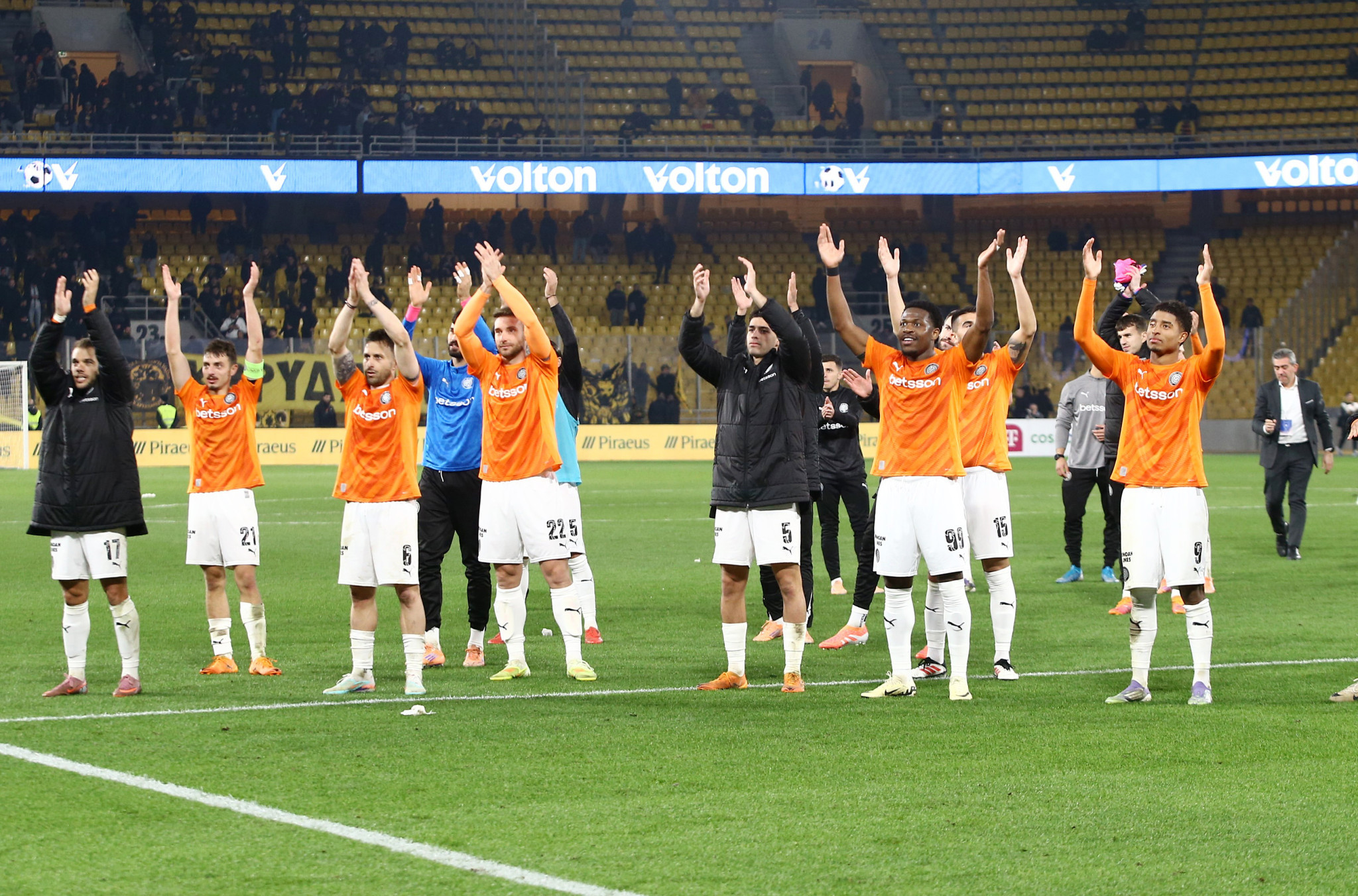 Ο ΟΦΗ και ο κόσμος του γιόρτασαν τη μεγάλη πρόκριση στην OPAP Arena! (video)