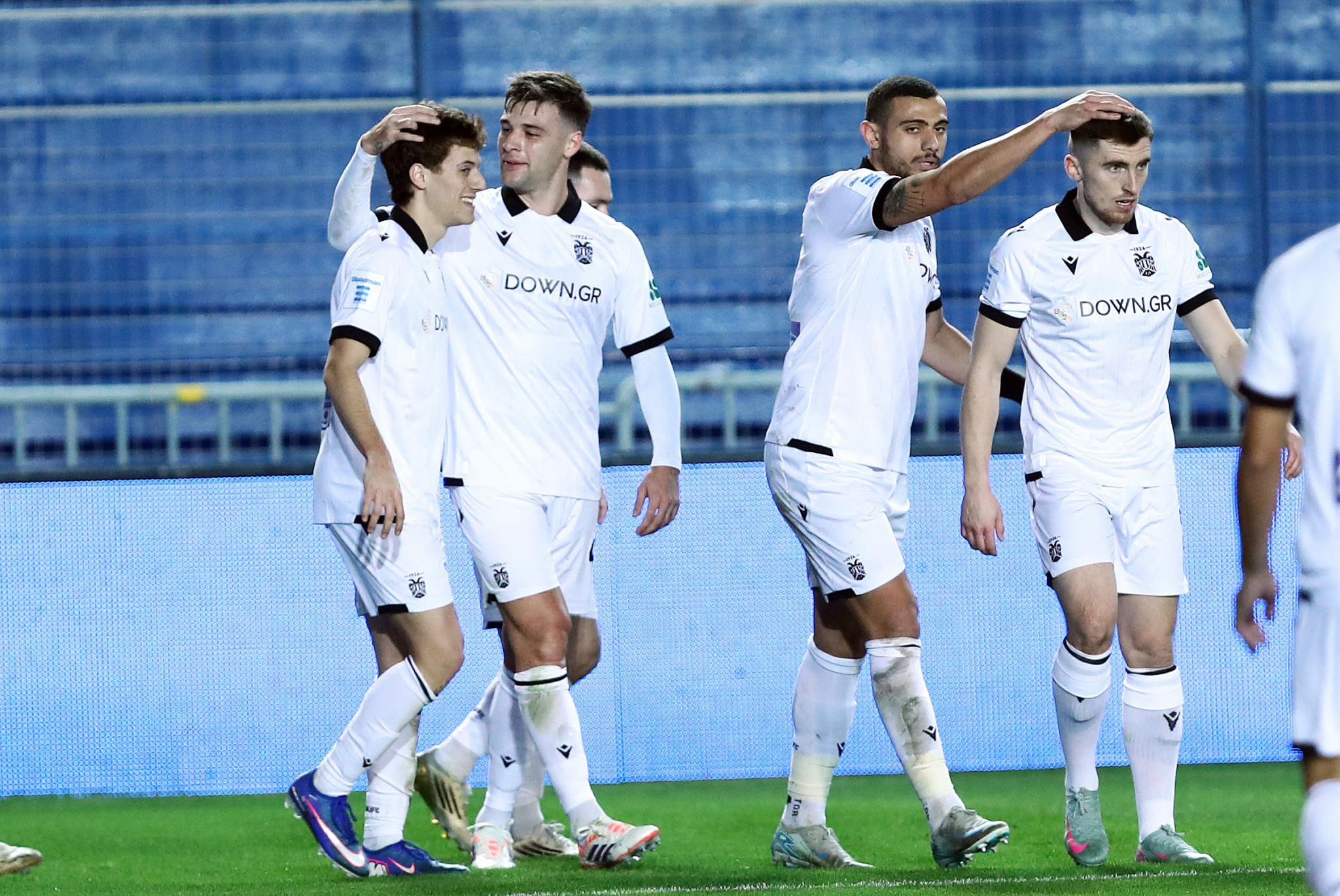 Χόρευε στη βροχή ο ΠΑΟΚ και με «μαγεία» Κωνσταντέλια, Ζαφείρη πέρασε άνετα από το Αγρίνιο