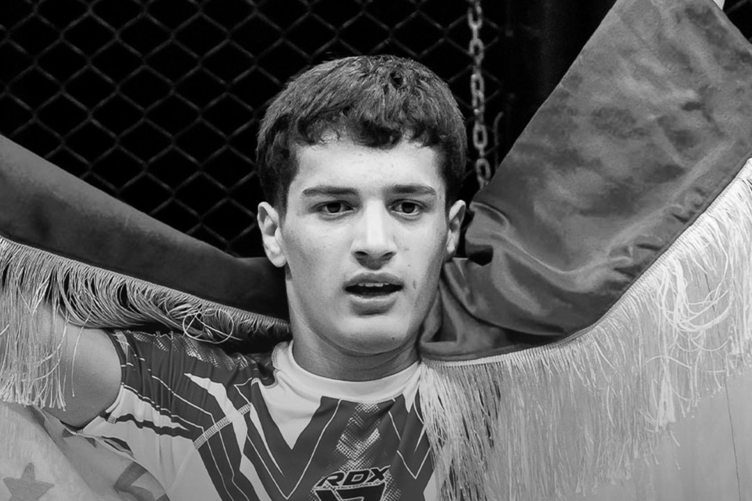 15χρονος πρωταθλητής MMA μαχαιρώθηκε μέχρι θανάτου σε καυγά σε ίντερνετ καφε!