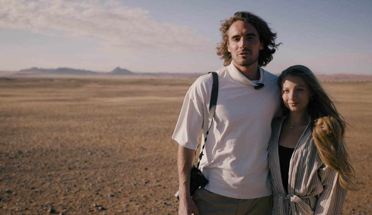 Ο Τσιτσιπάς σε ρόλο... εξερευνητή: Το ντοκιμαντέρ στη Ναμίμπια μαζί με τη νέα του σύντροφο (video)