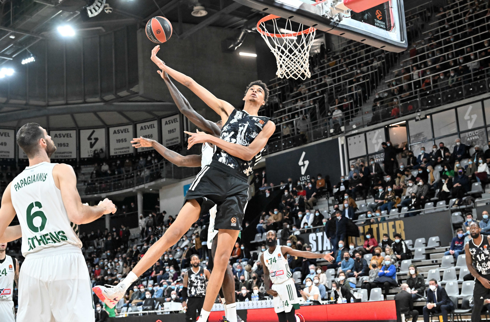 Γουεμπανιαμά: «Μακράν η πιο εντυπωσιακή η έδρα του Παναθηναϊκού!»