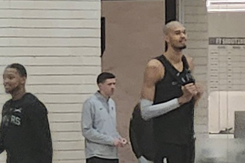 Γουεμπανιαμά σε... shaolin mode: Το νέο λουκ του παίκτη των Σπερς πριν την αναμέτρηση με τον Γιάννη