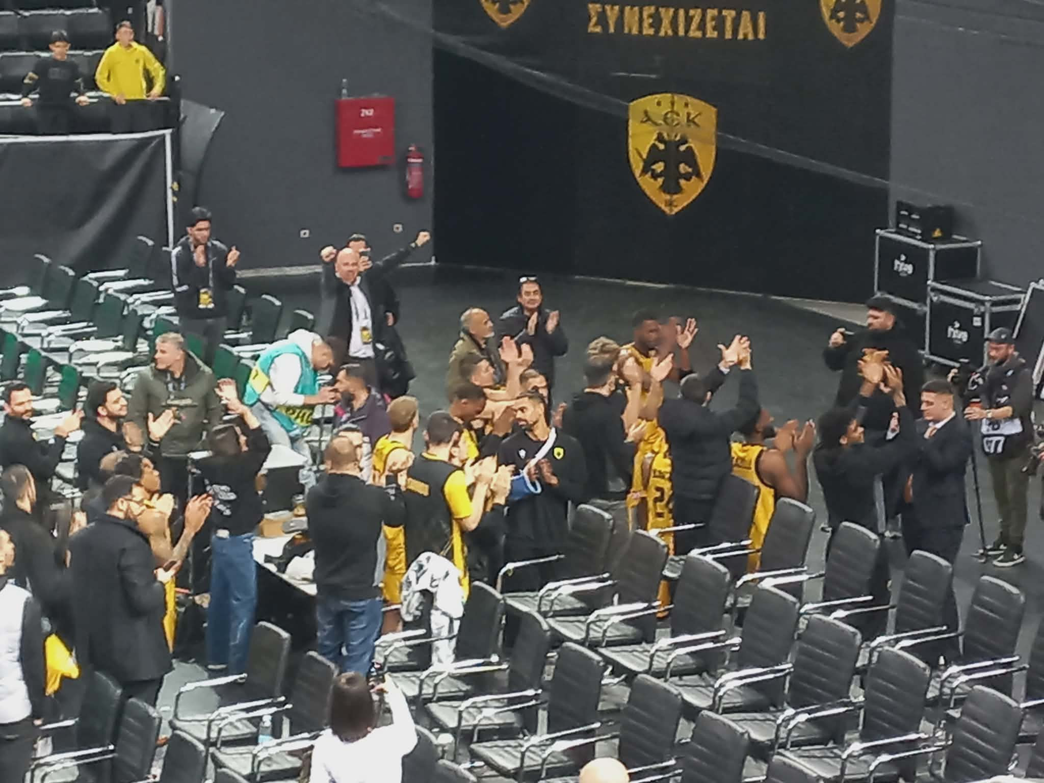 Ομάδα και κόσμος έγιναν ένα στην ΑΕΚ μετά τη νίκη με ανατροπή κόντρα στην Καρδίτσα (video)