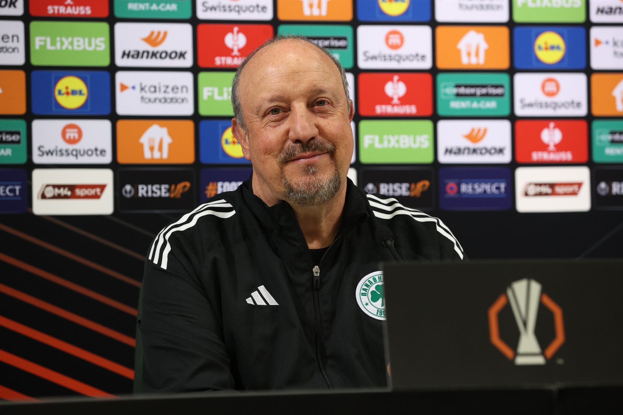 Μπενίτεθ: «Έχουμε εμπιστοσύνη στην ομάδα για να πάρουμε το αποτέλεσμα που θέλουμε»