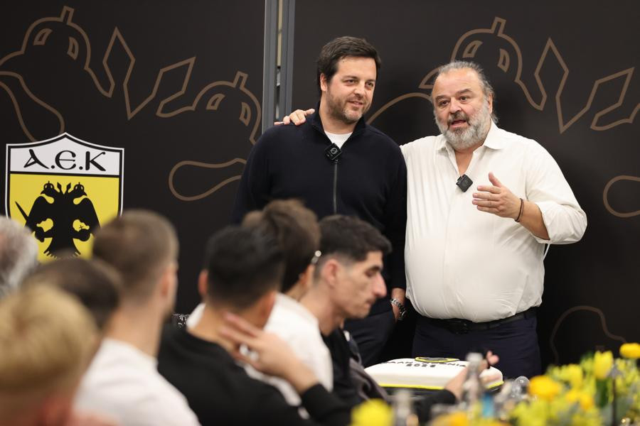 Η ΑΕΚ έκοψε την πρωτοχρονιάτικη πίτα για το 2026