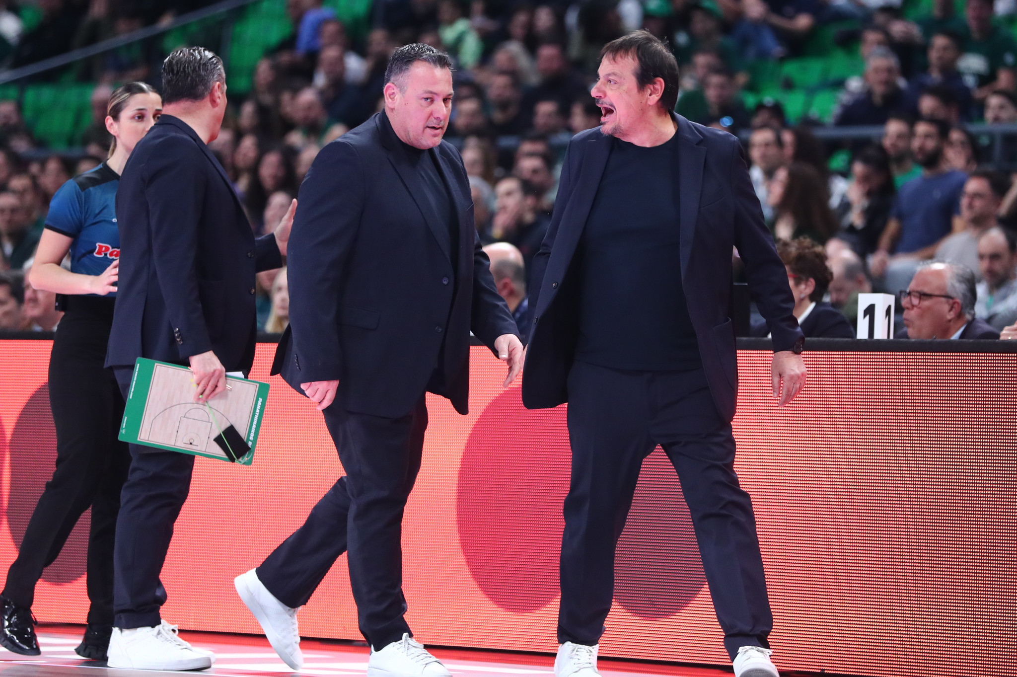 «Εκρηκτικό» δεύτερο δεκάλεπτο: Ο Παναθηναϊκός έβαλε 29 πόντους κι ο Αταμάν δέχθηκε τεχνική ποινή (videos)