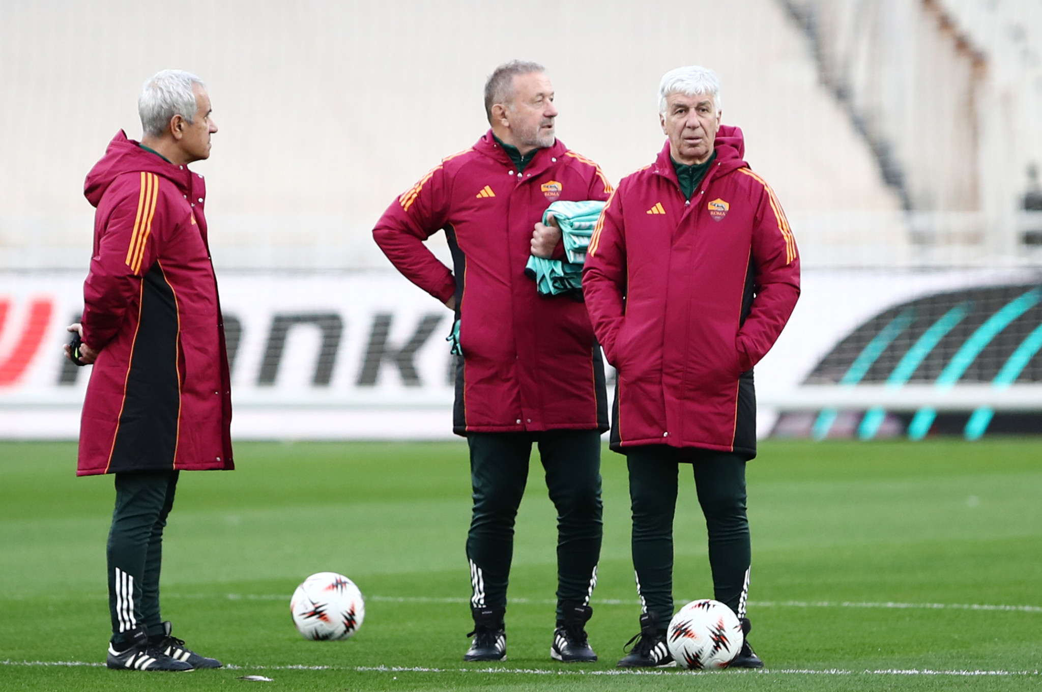 «Το ΟΑΚΑ είναι μια καταστροφή, ανάμεσα σε γερανούς και κλειστές κερκίδες», αναφέρουν στην Ιταλία