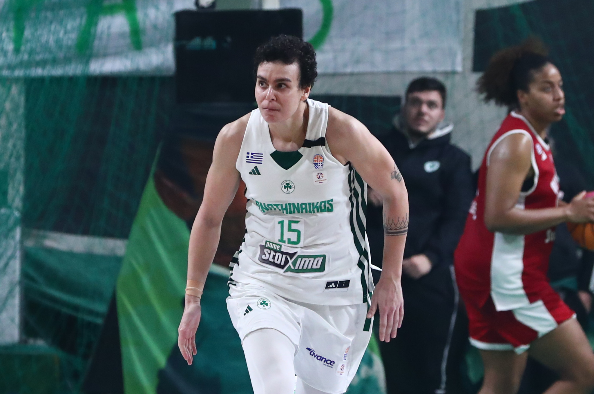 Πραγματική αρχηγός: Η Σπανού δεν βγήκε ούτε για μισό δευτερόλεπτο από το παρκέ (videos)