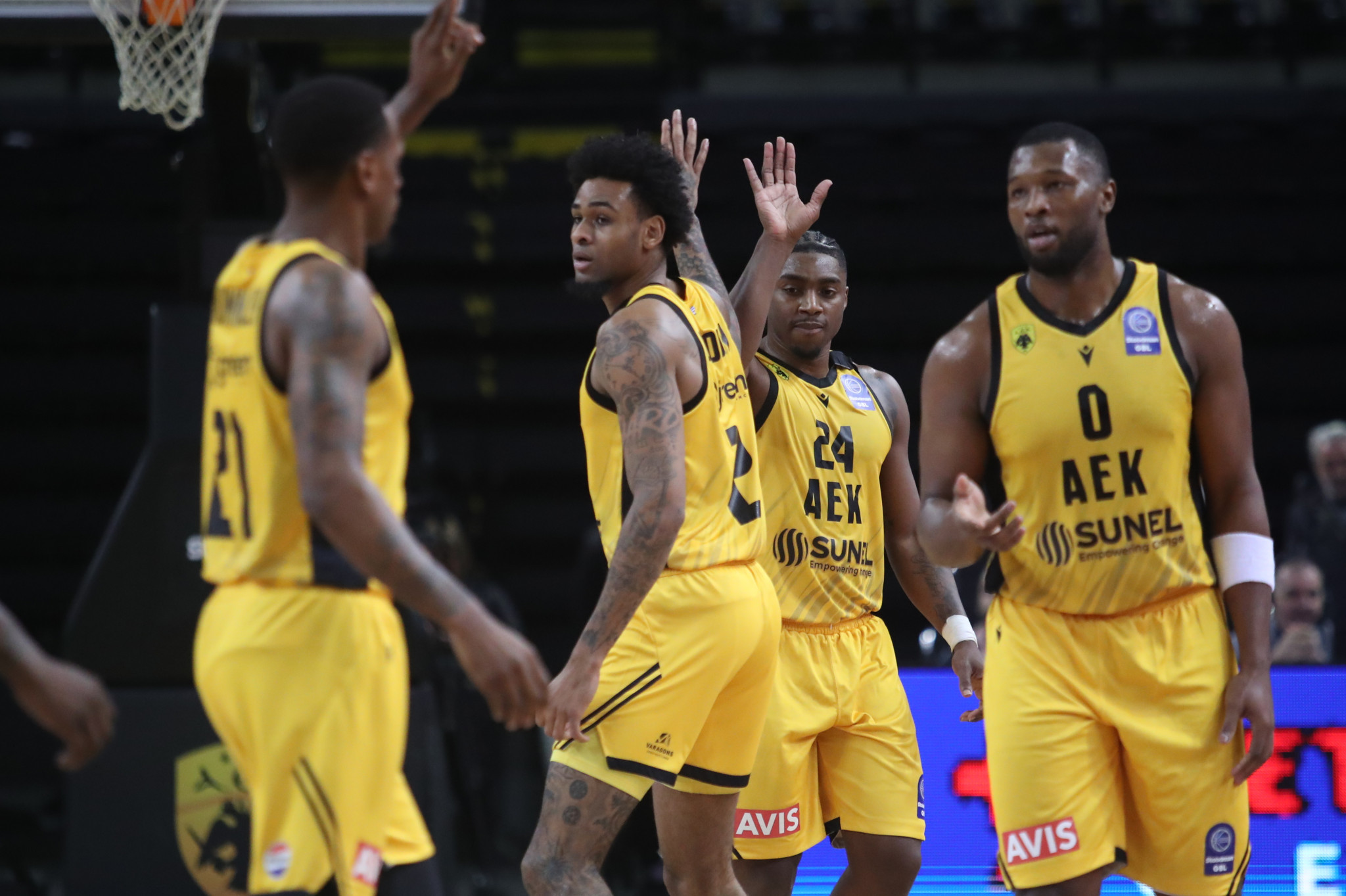 Όταν τα πράγματα γίνονται ζόρικα, η ΑΕΚ συνεχίζει