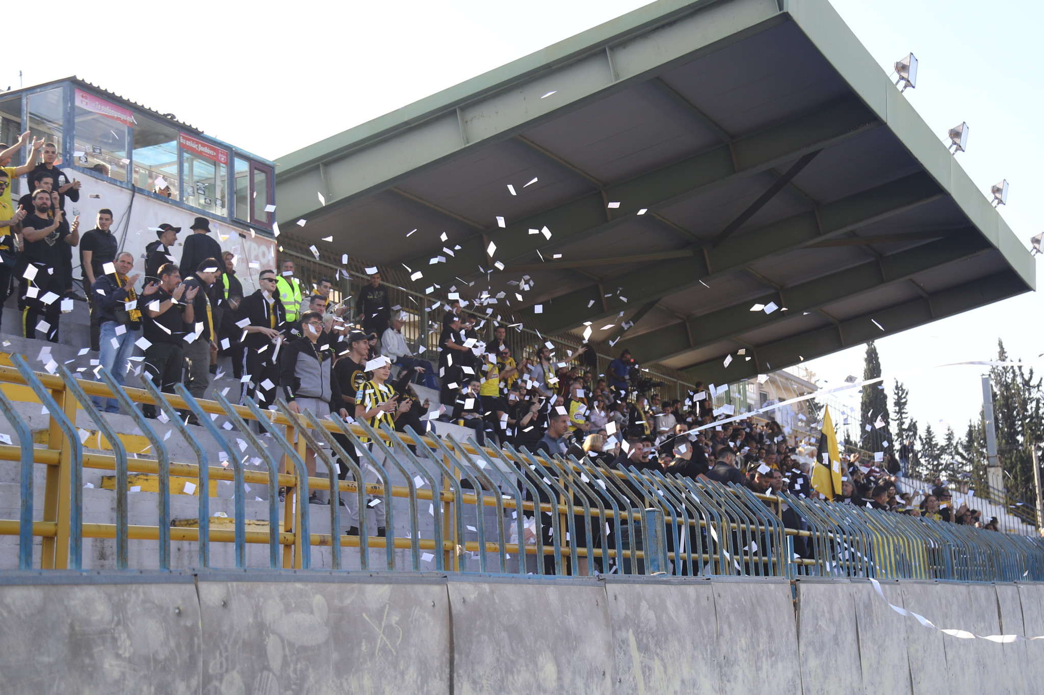 Η ΑΕΚ καταγγέλλει επίθεση κουκουλοφόρων σε οπαδούς της σε αγώνα ποδοσφαίρου γυναικών