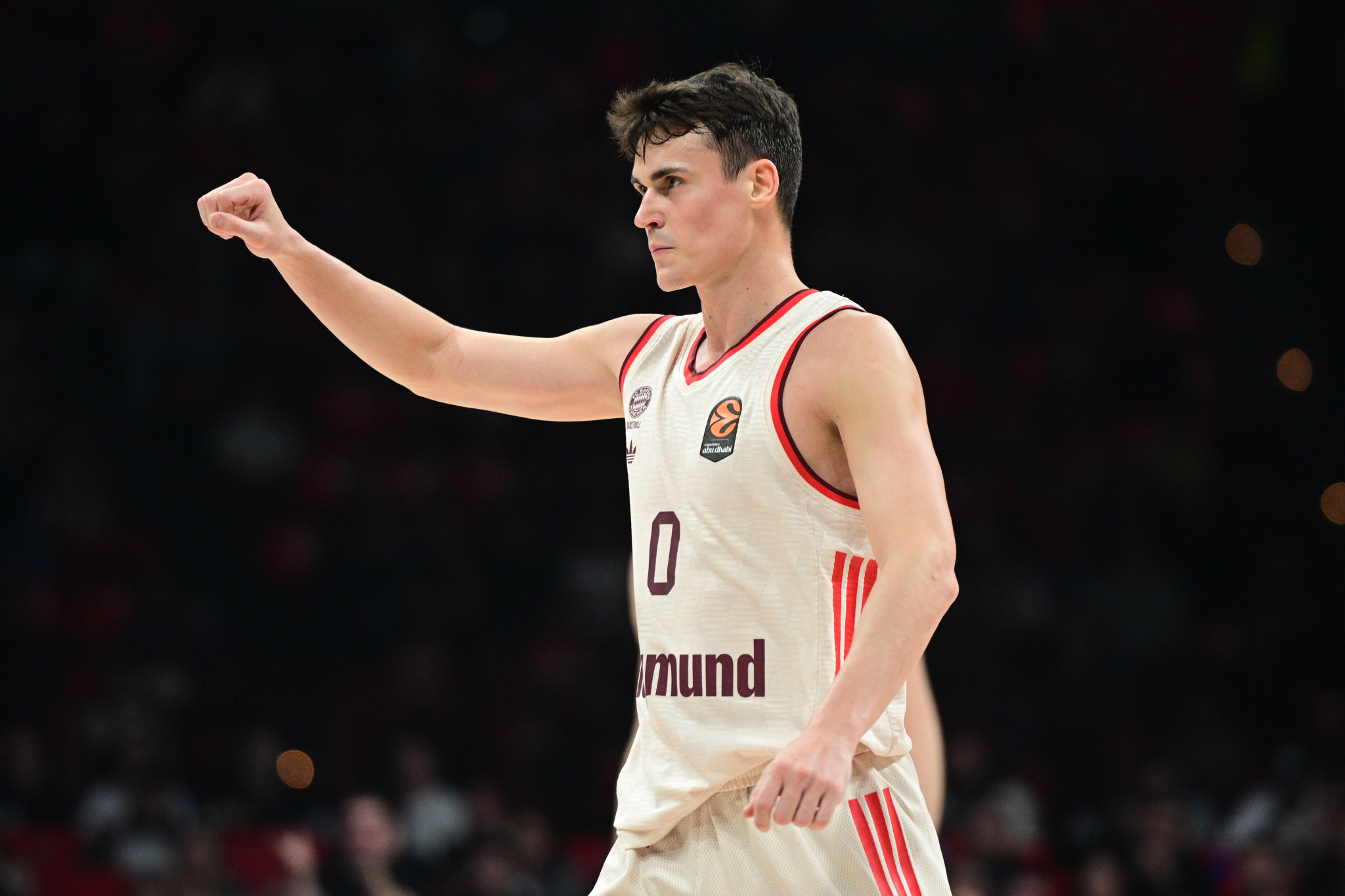 Σούπερ Μπάγερν, πέρασε από το Τελ Αβίβ