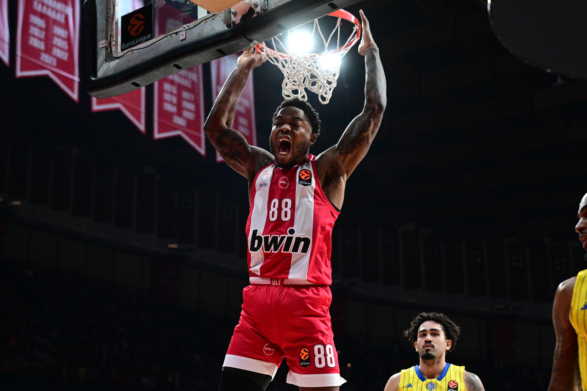 Με κάρφωμα το πρώτο καλάθι του Τζόουνς με τον Ολυμπιακό στην EuroLeague (video)