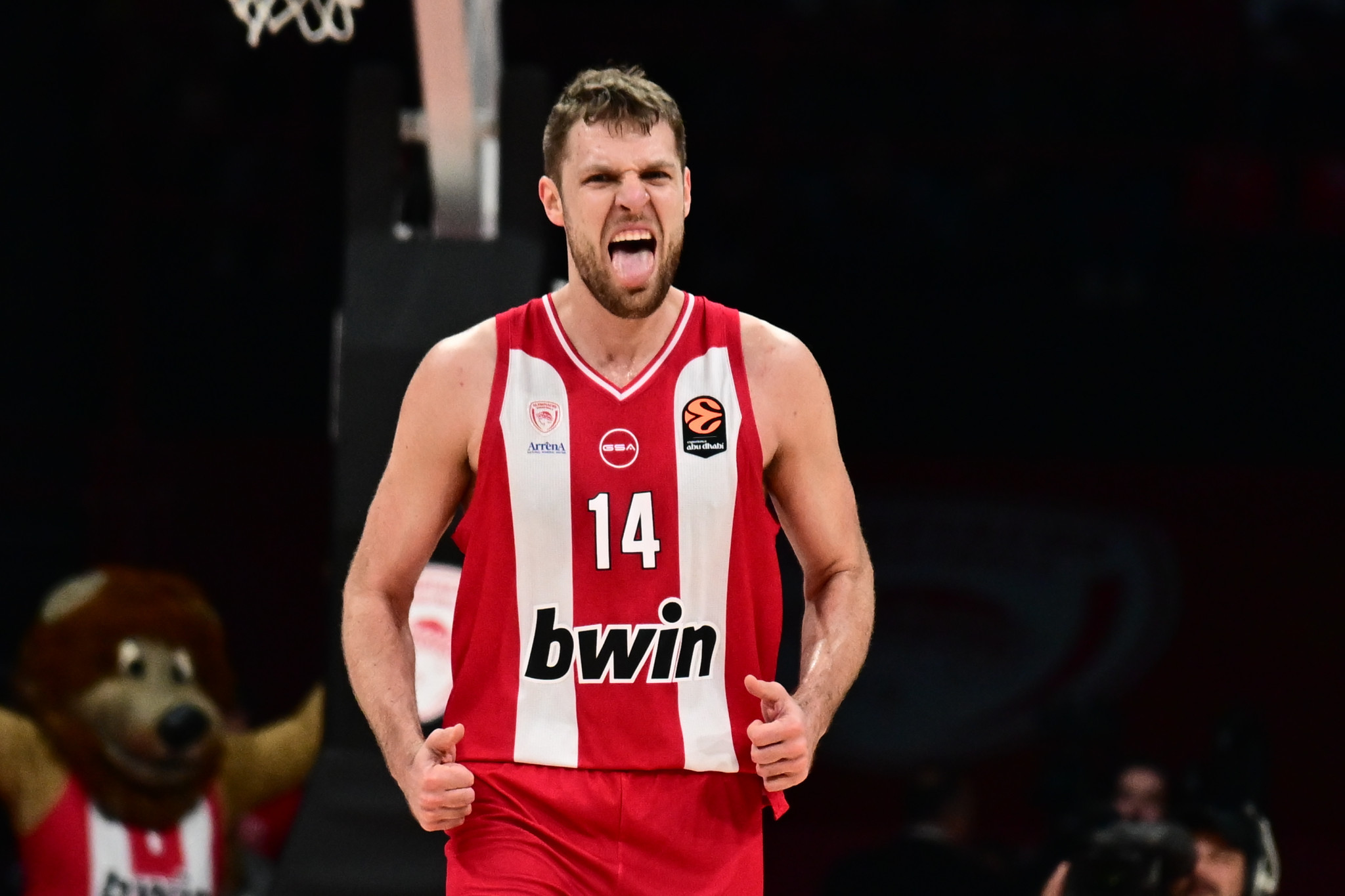 Τρομερός Βεζένκοφ στο πρώτο δεκάλεπτο για τον Ολυμπιακό με 15 πόντους