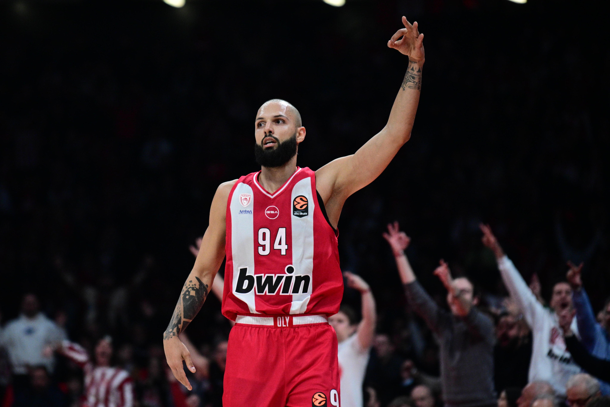 Η «Λερναία Ύδρα» με τα ερυθρόλευκα