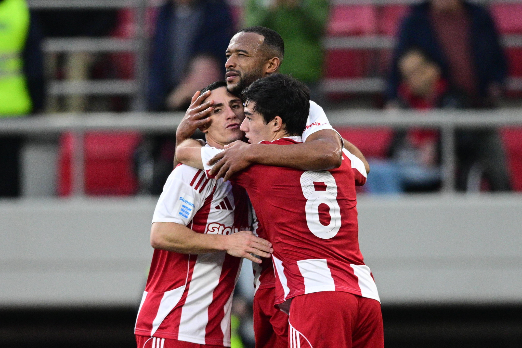 Με όλες του τις δυνάμεις ο Ολυμπιακός για την ανατροπή στο Λεβερκούζεν