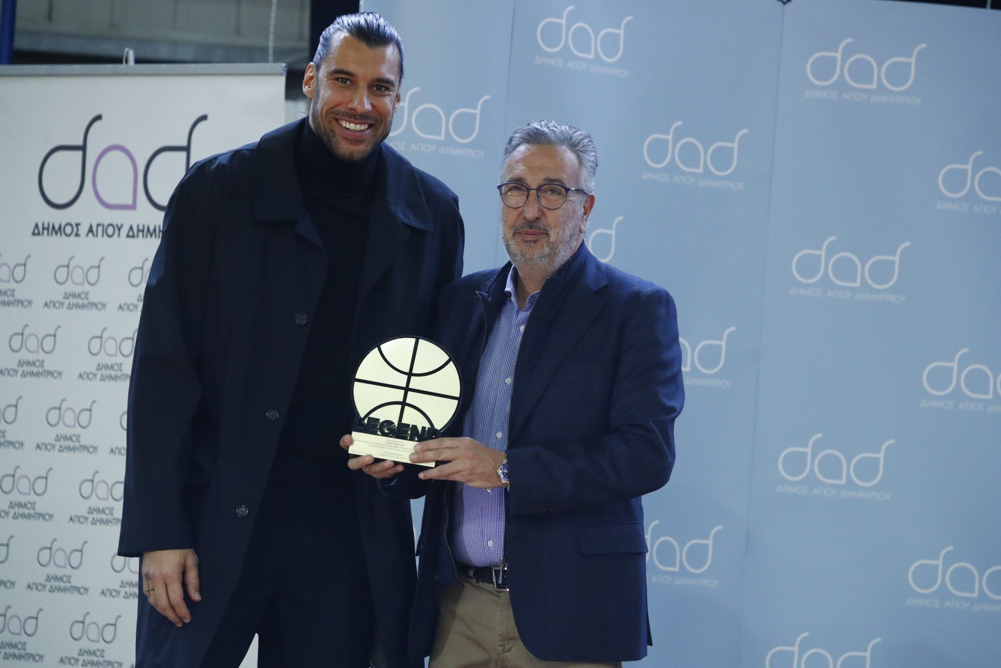 Το κλειστό του Αγίου Δημητρίου έλαβε το όνομα του Γιώργου Πρίντεζη - Παρουσία Αγγελόπουλων η τελετή