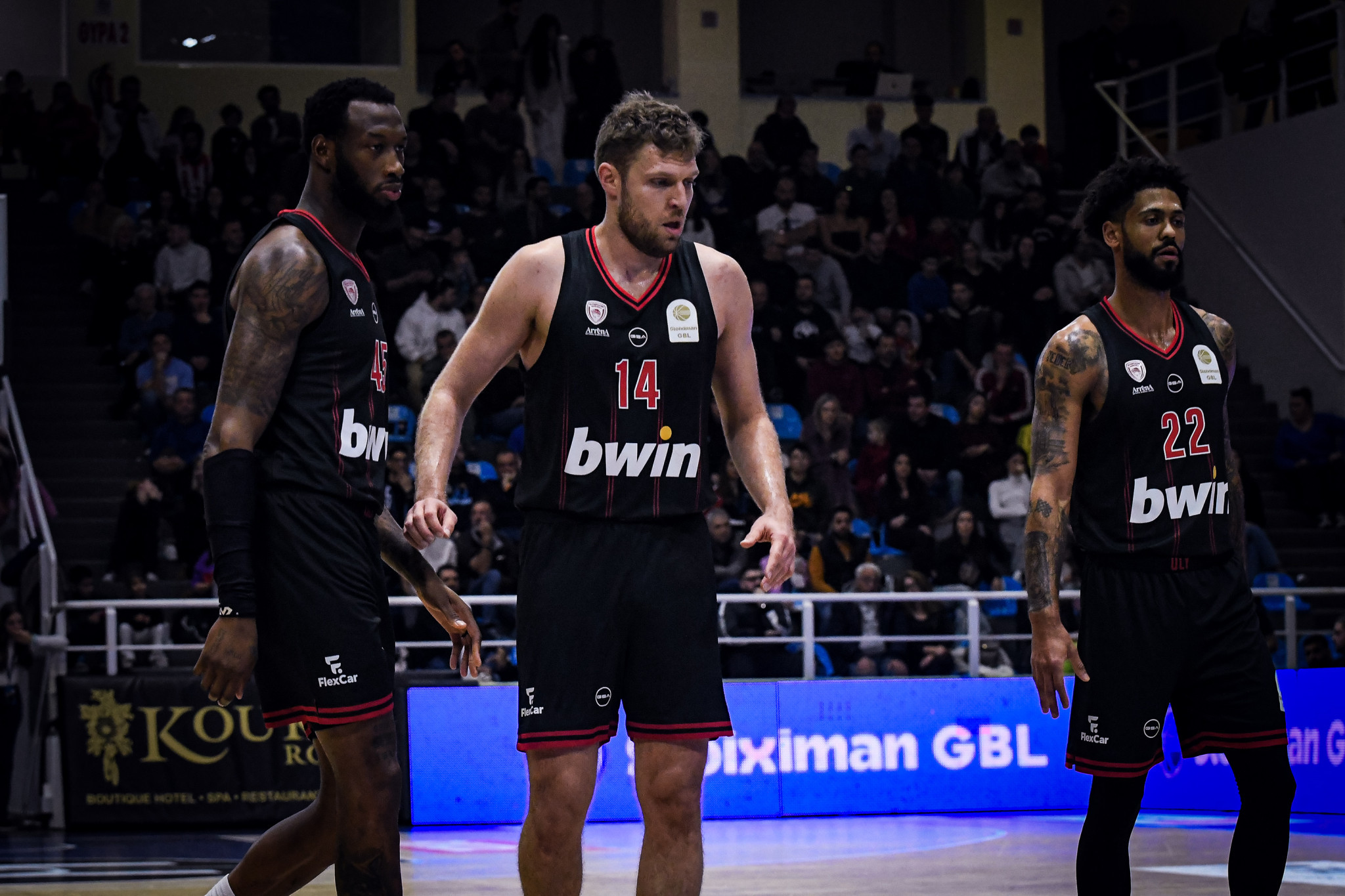 Τιμωρία για τον Βεζένκοφ λόγω του καυγά του με τον Πετρόπουλο