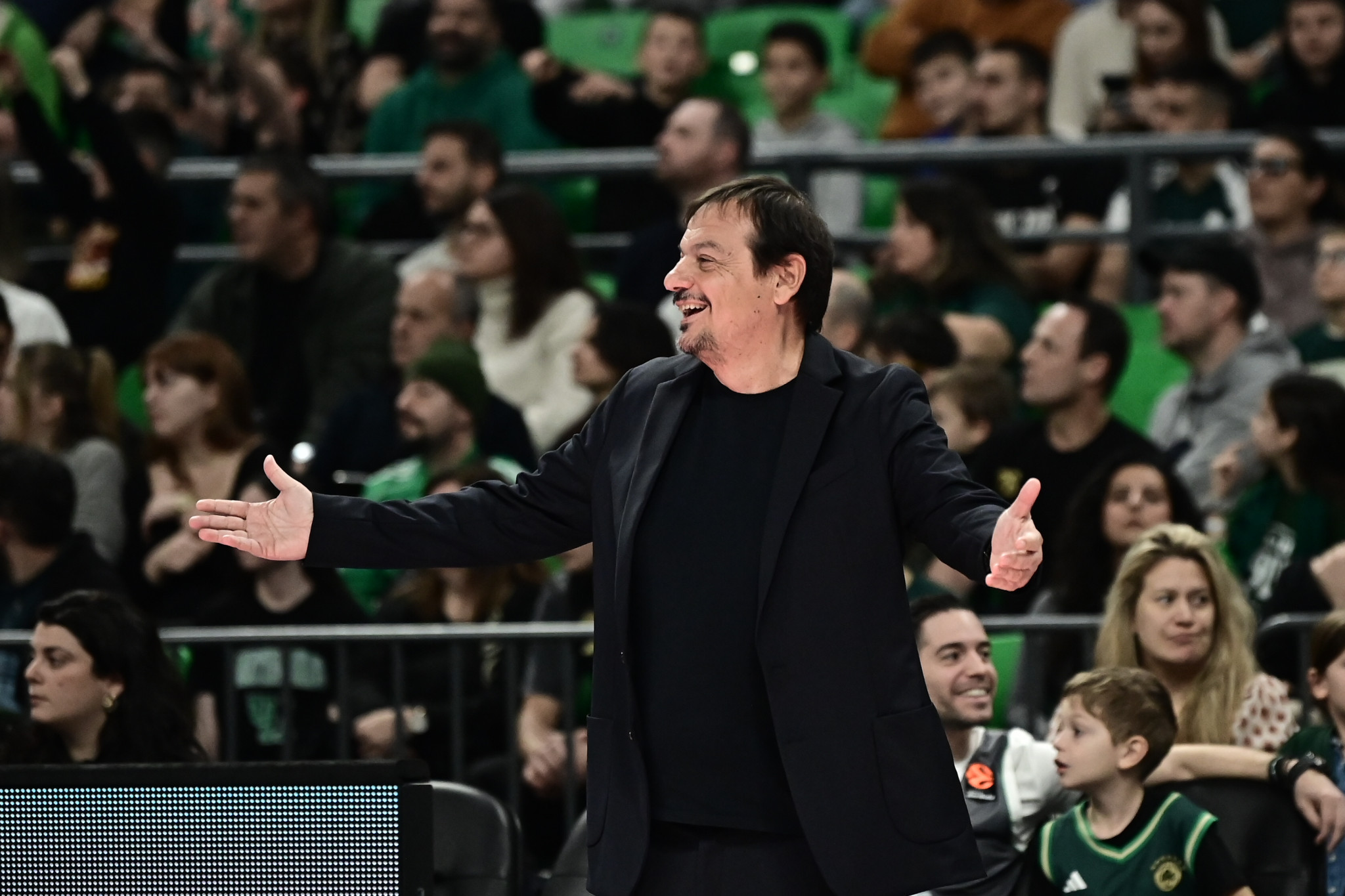 Ο Αταμάν παραπονέθηκε με ειρωνεία: Ζήτησε από τον διαιτητή να τιμωρήσει τον Σλούκα (video)