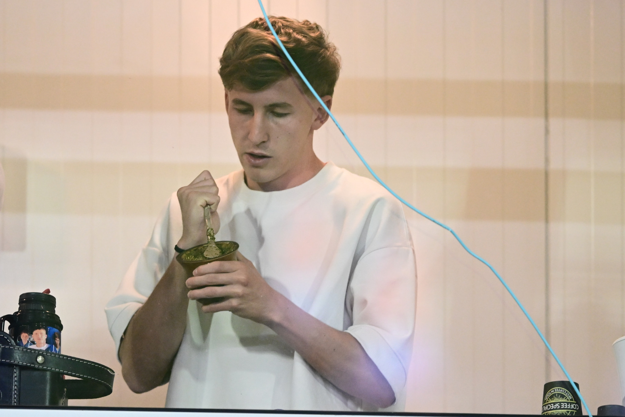 Ο Αντίνο πίνει μάτε στο Περιστέρι - Τι περιέχει το παραδοσιακό ρόφημα (video)