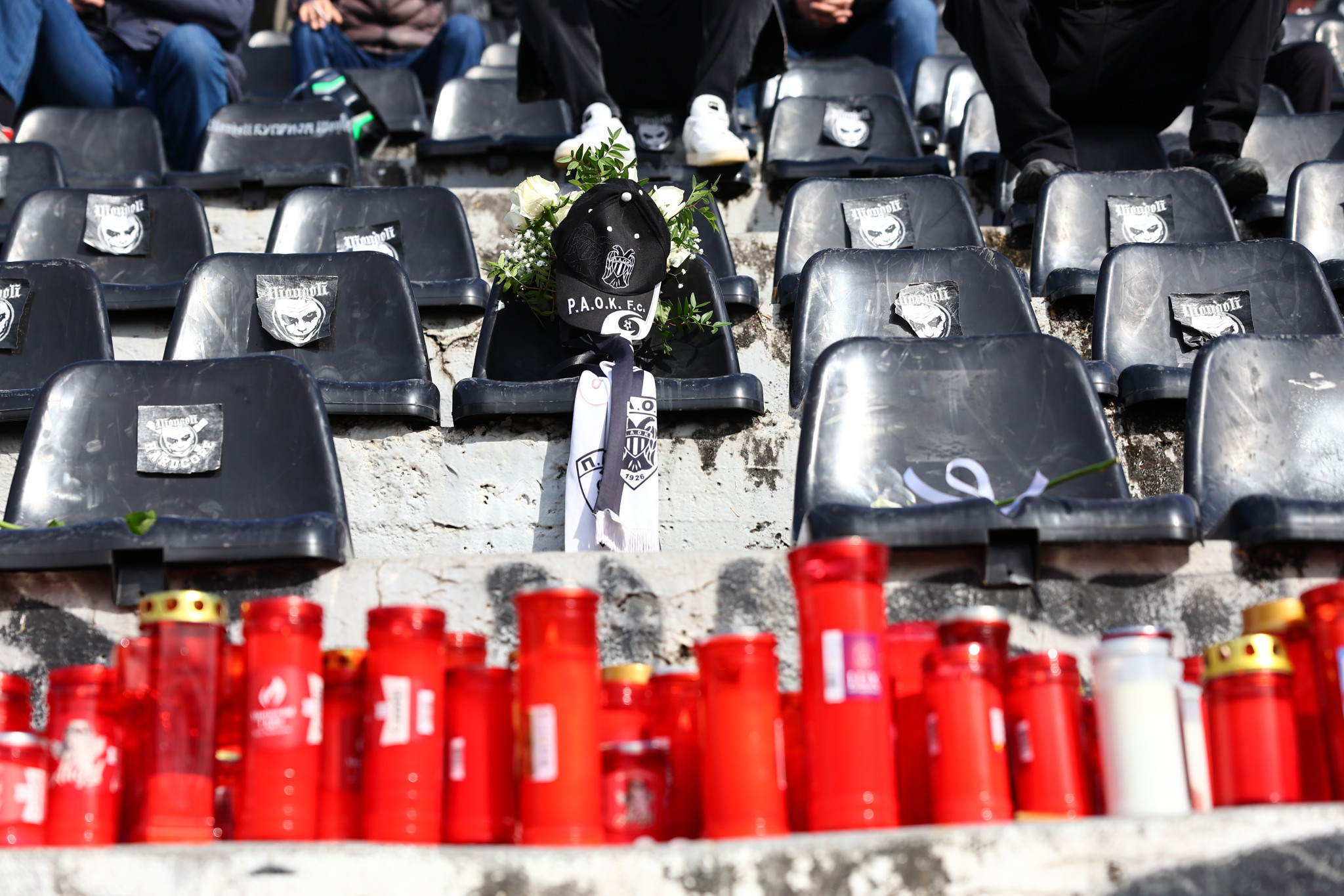 Απογειώθηκε από την Ελευσίνα το ειδικό αεροσκάφος για Ρουμανία - Επαναπατρίζονται σήμερα και οι σοροί των οπαδών του ΠΑΟΚ