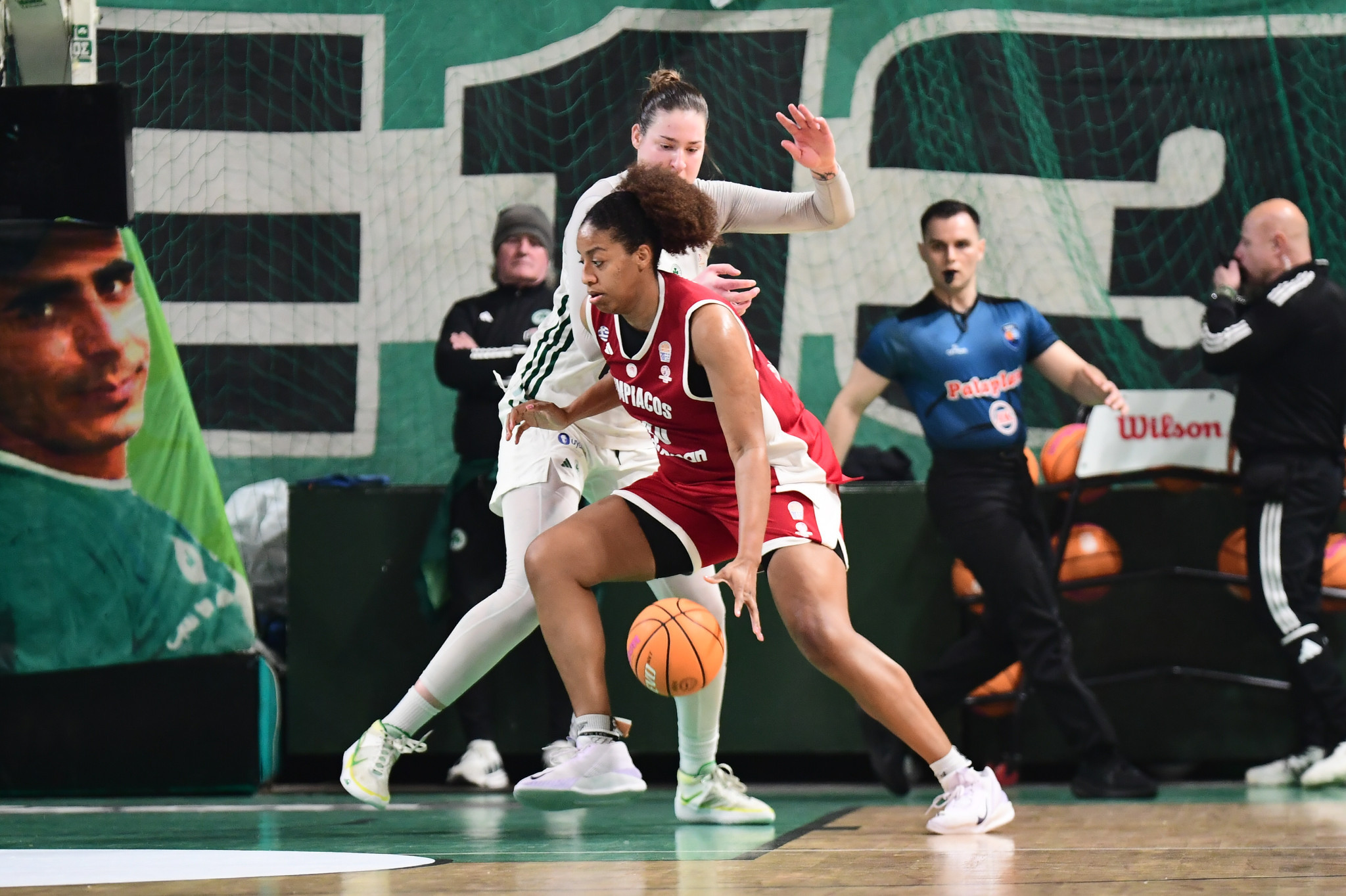 Αιχμές του Ολυμπιακού για την τηλεοπτική μετάδοση στο ντέρμπι γυναικών με τον Παναθηναϊκό