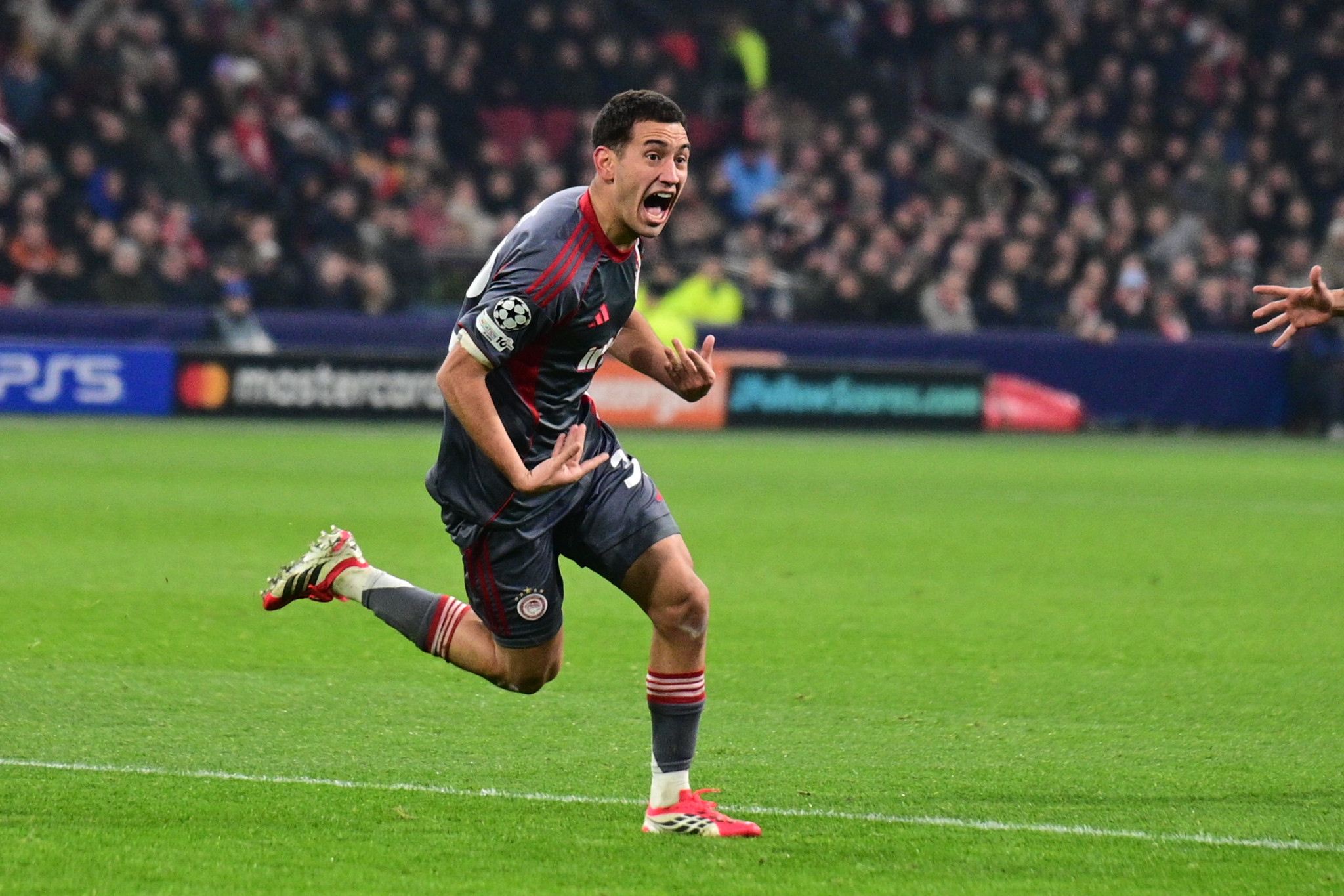 Ο Έσε δεν σκοράρει συχνά αλλά δηλώνει «παρών» στις πιο κρίσιμες στιγμές! (videos)