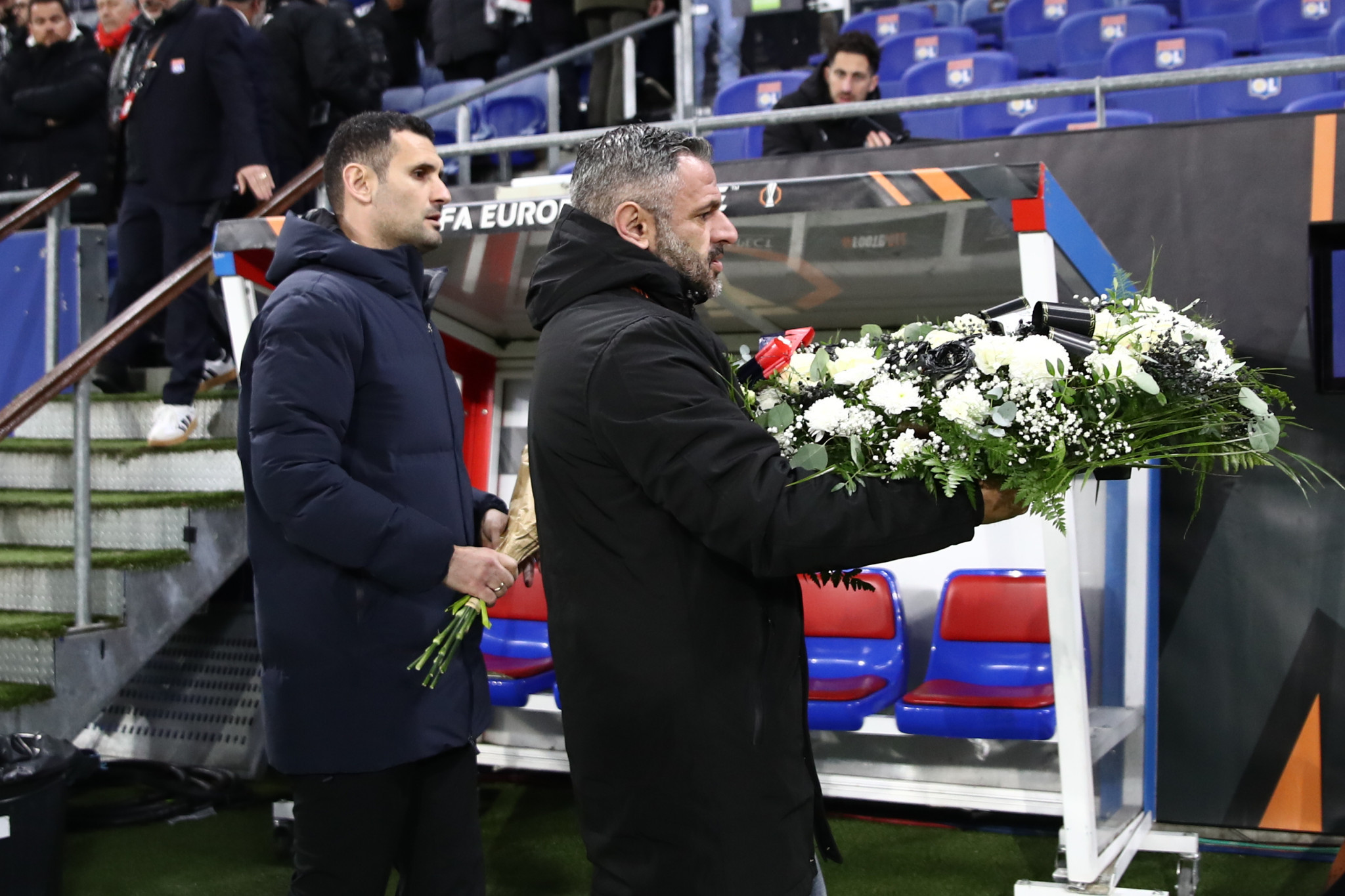 Οι οπαδοί της Λιόν τίμησαν τους αδικοχαμένους φίλους του ΠΑΟΚ (photos & video)