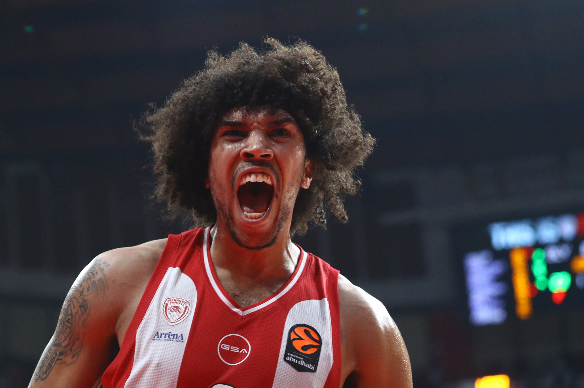 Το τρομερό κάρφωμα του Γουόρντ που ξεσήκωσε το ΣΕΦ (video)